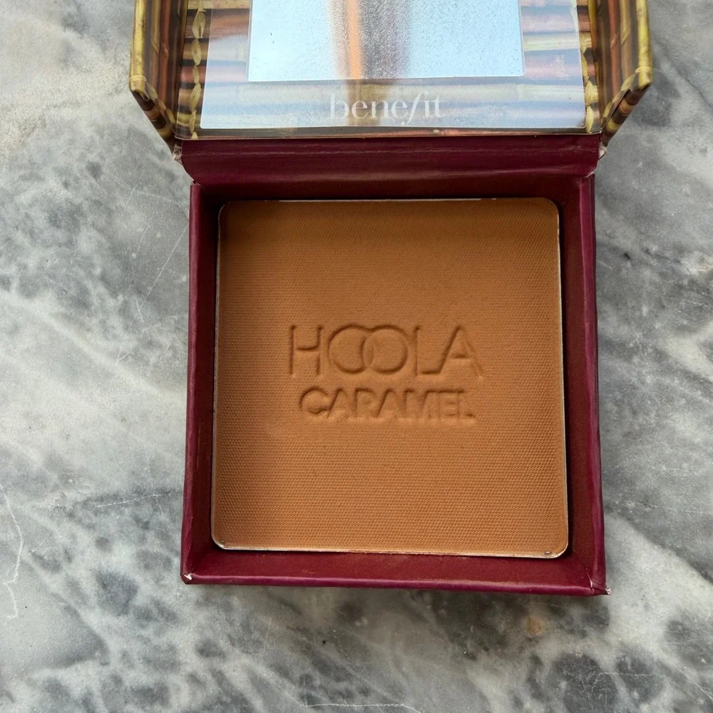 Benefit Hoola or Caramel Matte Bronzer